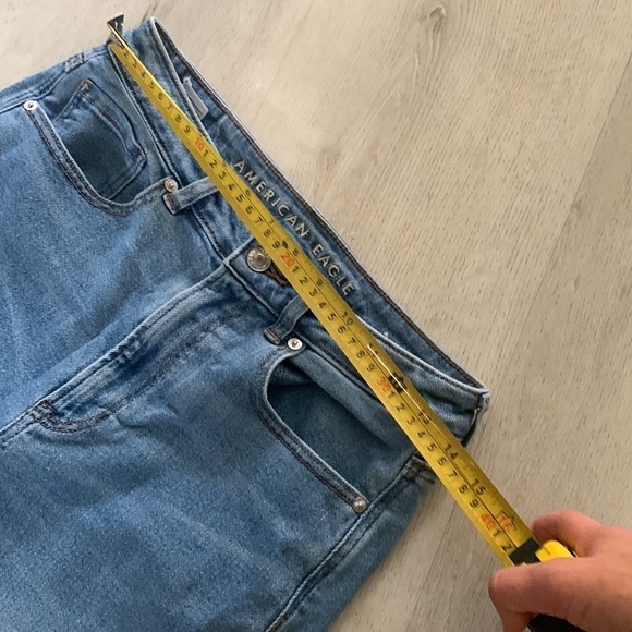 American Eagle Outfitters Mom Jeans size 6 long light wash high waist - Picture 10 of 14